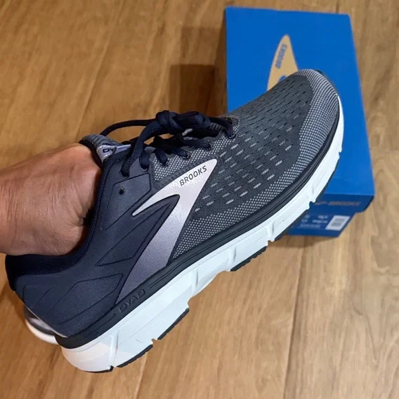 Brooks Women's 9.5 WIDE Gray and Navy Running Shoes - Picture 7 of 15